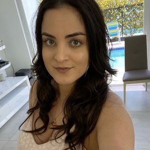 Meet your Posher, Claudia